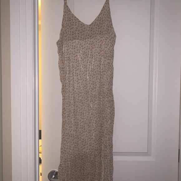 Oak and Fort Floral Midi Dress - Picture 2 of 4